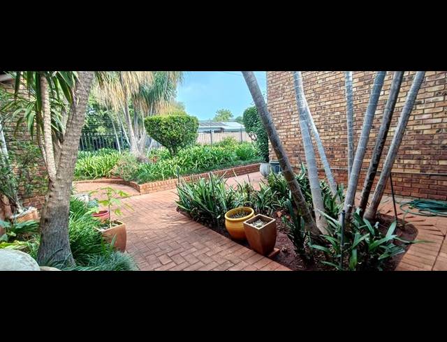 3 BEDROOM HOUSE FOR SALE IN SINOVILLE